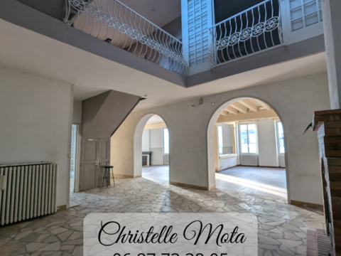   Maison de village atypique avec beaucoup de charme Maison - 8 pi�ce(s) - 285 m�