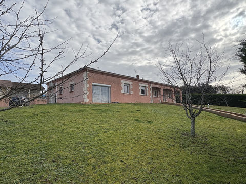   Maison de plain-pied avec terrain de 1 250 m2 et double garage Maison - 8 pi�ce(s) - 130 m�