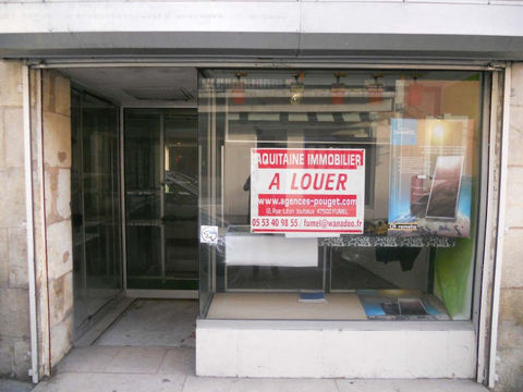 Centre  FUMEL ! ~Local commercial  avec vitrine  - Deux pi&egrave;ces - WC~Emplacement plein centre - Loyer ... 250 47500 Fumel