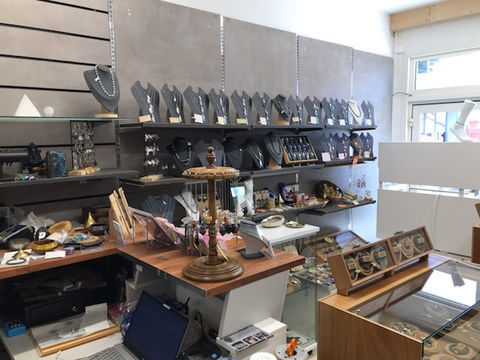 MAGASIN DEDIE A LA LYTHOTHERAPIE ET AU BIEN ETRE 89600 85270 St hilaire de riez