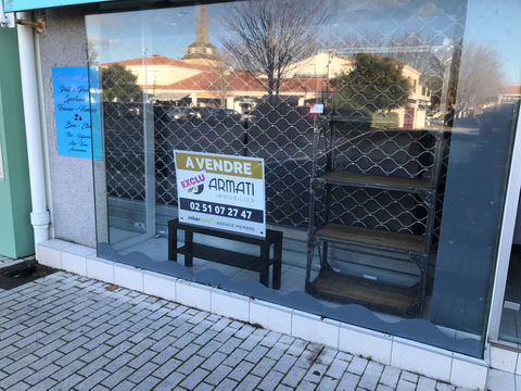 CITE BALNEAIRE VENTE DE MURS DE BOUTIQUE 175000 85160 St jean de monts