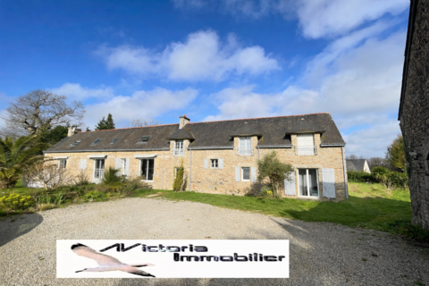   Coup de c�ur : b�tisse en pierre avec d�pendances !.. Maison - 7 pi�ce(s) - 220 m�