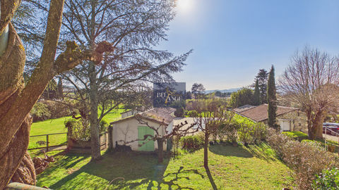   La Maison des Rires d'Antan   Un Fort Potentiel � Grospierres Maison - 10 pi�ce(s) - 188 m�