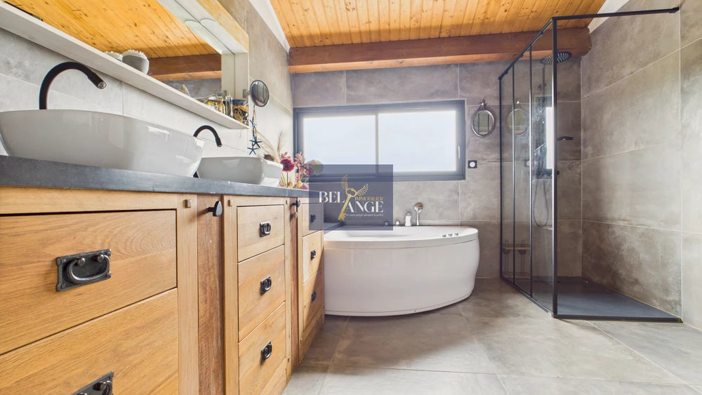 � vendre  Maison Labeaume (07120)