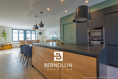   Belle maison de village type maison bourgeoise de 234 m2 avec terrain, piscine et d�pendance � Attignat Centre Maison - 6 pi�ce(s) - 236 m�