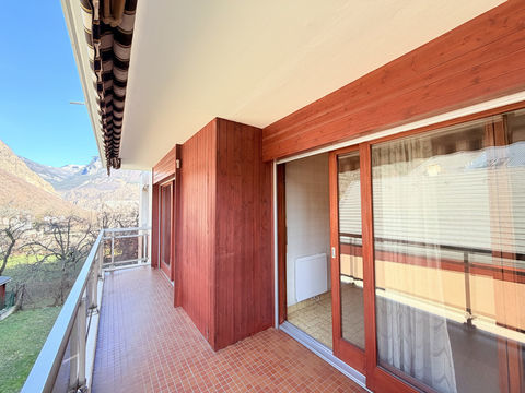   (73) SAINT-JEAN DE MAURIENNE - Appartement T3 (potentiel T4) - Centre-ville - Grand balcon - Cave Appartement - 3 pi�ce(s) - 90 m�