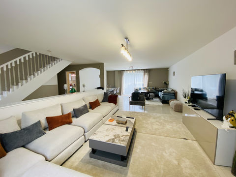   Maison familiale d'exception   213 m2   Secteur recherch� proche de Montereau Maison - 7 pi�ce(s) - 213 m�