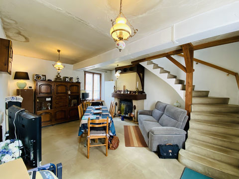   Maison ancienne pleine de charme et d�pendances   60 m2   Fort potentiel Maison - 3 pi�ce(s) - 60 m�