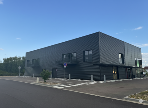 Bâtiment commercial 1746000 89100 St denis