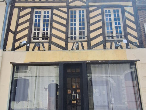 Murs commerciaux quartier de l'Amande 160000 89100 Sens