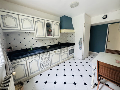   BOIS� SUR TERRAIN DE 3000M2, ANN�E 1970, 4 CHAMBRES, V�RANDA, BEAUX VOLUMES Maison - 6 pi�ce(s) - 162 m�