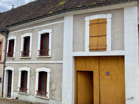   A RENOVER A ST JULIEN DU SAULT, AVEC COUR ET ABRI VOITURE, PROCHE COMMERCES ET GARE A PIED Maison - 3 pi�ce(s) - 83 m�