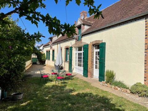   Ravissante long�re sur un grand terrain clos situ�e � 15 min de TOUCY (89130) et 25 min de la gare de JOIGNY ( Maison - 5 pi�ce(s) - 121 m�