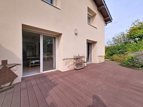   Maison en pierre et pis� 211 m� sur 692 m� Maison - 7 pi�ce(s) - 211 m�