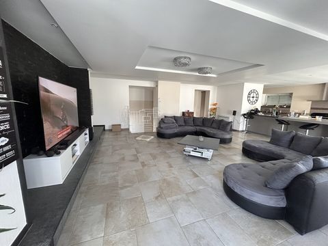   Maison 5 pi�ces 191 m2 + un studio 17 m2 sur 5,33 ares � PFATATT 68120 Maison - 5 pi�ce(s) - 191 m�