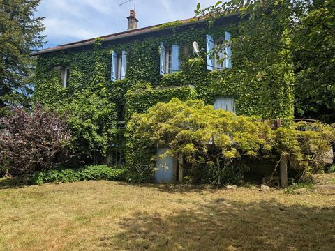   Grande maison 8 p. 218 m� + grange 140 m� sur 30 ares arbor�s Maison - 8 pi�ce(s) - 218 m�