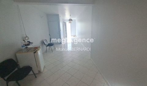 Local Commercial &agrave; Louer � 46m&sup2; � 2 pi&egrave;ces + sanitaire - Pointe &agrave; Pitre 800 97110 Pointe-a-pitre