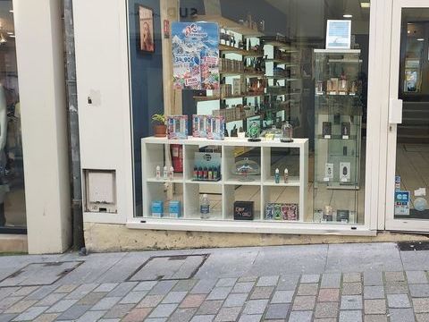 &Agrave; VENDRE � DROIT AU BAIL  Local commercial id&eacute;alement situ&eacute; hyper centre-ville 56666 87000 Limoges