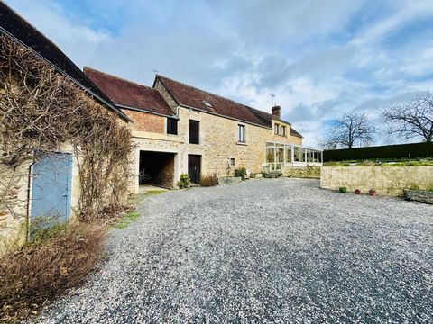   Corps de ferme et d�pendances en pierre Maison - 5 pi�ce(s) - 82 m�