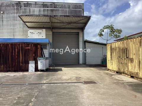 Hangar m&eacute;tallique de 450m2 sur un terrain de 1575m2 en zone artisanale de Soula. 680000 97355 Macouria