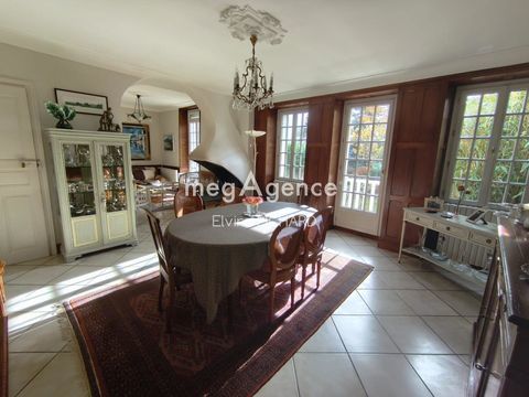   Maison familiale de caract�re. 7 pi�ces, 4 chambres, jardin paysager, garage, atelier, cave. Maison - 7 pi�ce(s) - 206 m�