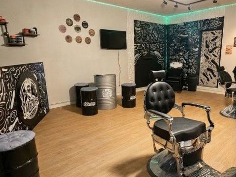 Un commerce pr&ecirc;t &agrave; l'emploi, au c�ur de B&eacute;ziers  Barber shop &middot; Salon de coiffure &middot; Studio de tatouage - Centre-ville 29000 34500 Beziers