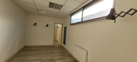 Local professionnel 3 pi&egrave;ces - Dinan 127500 22100 Dinan