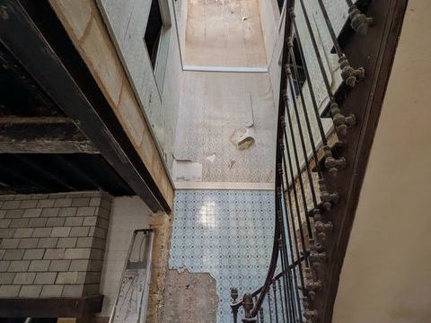   Immeuble de Caract�re � R�nover Enti�rement-Rions Maison - 5 pi�ce(s) - 145 m�