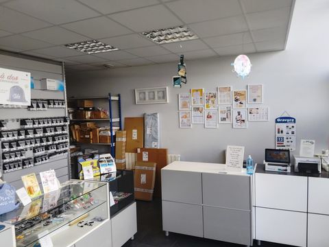 Commerce id&eacute;alement situ&eacute;, b&eacute;n&eacute;ficiant d'un emplacement strat&eacute;gique et d'une forte visibilit&eacute; 27200 14111 Louvigny