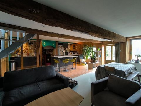   Maison en pierre d'environ 110 m� et deux terrains d'environ 1678 m�. Maison - 4 pi�ce(s) - 110 m�