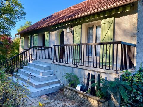   Maison d'habitation avec garage situ�e sur la commune d'Ussac. Maison - 5 pi�ce(s) - 104 m�