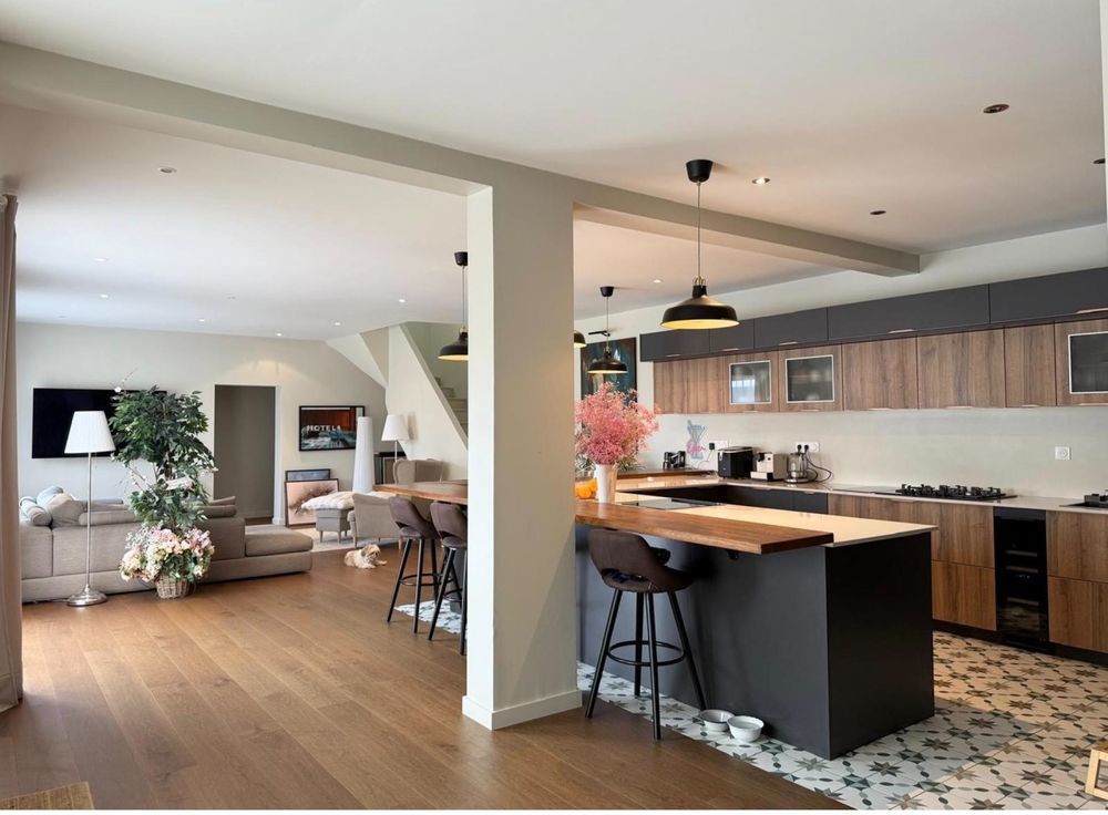 � vendre  Maison Valserh�ne (01200)