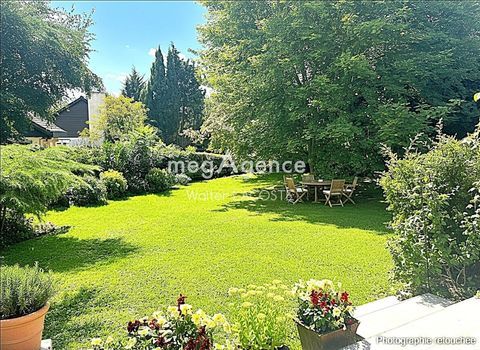   MAISON D'ENVIRON 260 M2, 10 PIECES, TERRAIN DE PLUS DE 1000 M2 Maison - 10 pi�ce(s) - 260 m�