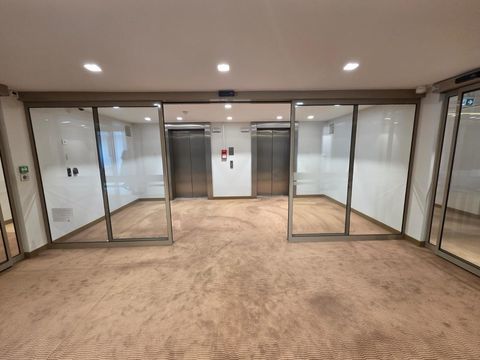 Bureaux d'exception 1630m&sup2; - Vue panoramique Paris - 27 parkings 3570000 92110 Clichy