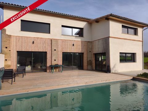   Proche Grenade , superbe maison T6 , avec cachet de l ' ancien, sur une parcelle de 2000m� avec piscine . Maison - 6 pi�ce(s) - 280 m�