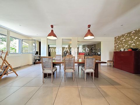   Maison hyper centre 360 m� avec jardin Maison - 15 + pi�ce(s) - 360 m�