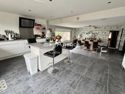   maison individuelle Maison - 8 pi�ce(s) - 247 m�