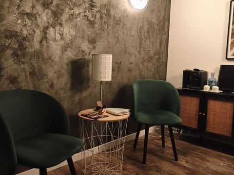 Toulouse , hyper centre, vente fond de commerce , &eacute;l&eacute;gant salon de beaut&eacute;e de 52m&sup2; avec cave, a la client&eacute;le fid&eacute;lis&eacute;e 60000 31000 Toulouse