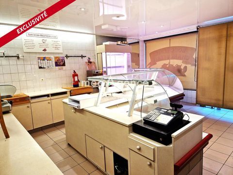 Laval dans un centre commercial. Fonds de commerce divers avec appartement, terrain loyer 1200� 36667 53000 Laval