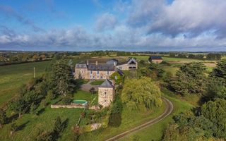  Propri�t�/ch�teau � vendre 9 pi�ces 295 m�