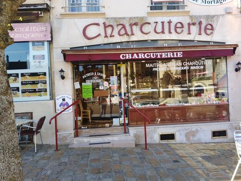 En plein c�ur de Mortagne-au-Perche, &agrave; vendre murs commerciaux d'une charcuterie b&eacute;n&eacute;ficiant d'un emplacement recherch&eacute; et d'une 265000 61400 Mortagne-au-perche