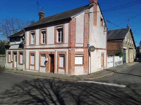   Situ�e sur la commune de L'Aigle, cette maison offre un beau potentiel pour un projet de r�sidence principale ou d'investissemen Maison - 4 pi�ce(s) - 95 m�