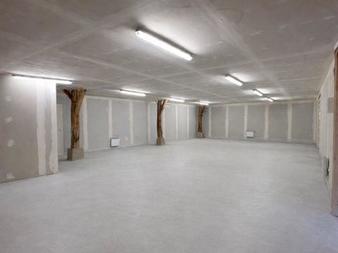 Espace de stockage avec parking VL 907 95720 Le mesnil-aubry