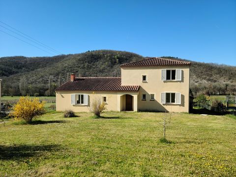   Maison 4 chambres. Piscine. Garage. Vue superbe. Maison - 5 pi�ce(s) - 156 m�