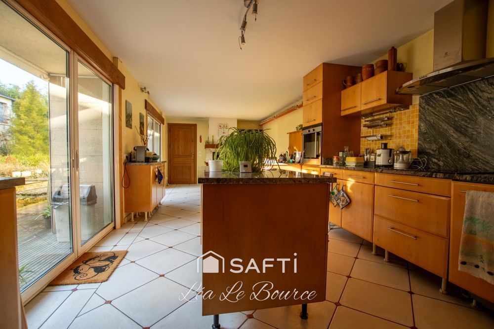 � vendre  Propri�t�/ch�teau Pluguffan (29700)