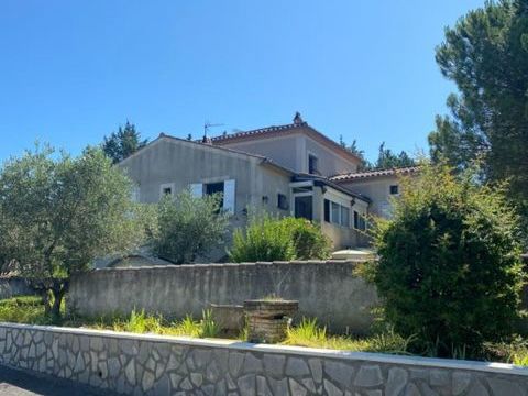   Maison avec piscine 226 m� Maison - 10 pi�ce(s) - 225 m�