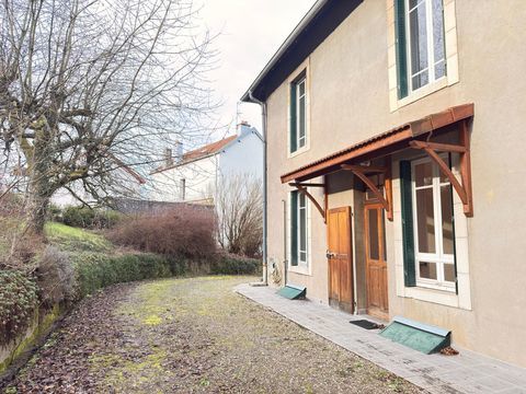   Maison de 136 m2, 4 ch, garage et terrain. Maison - 6 pi�ce(s) - 136 m�