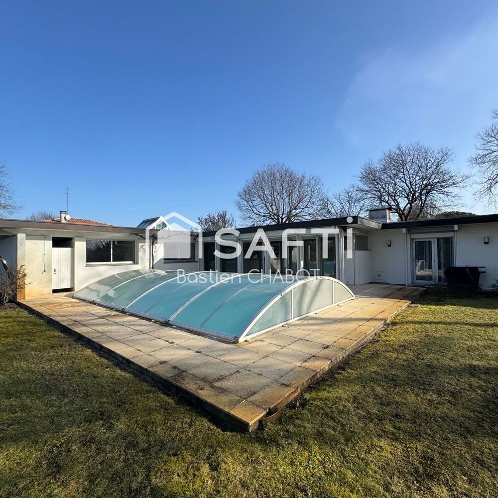 � vendre  Maison Saint-Jean-d'Illac (33127)