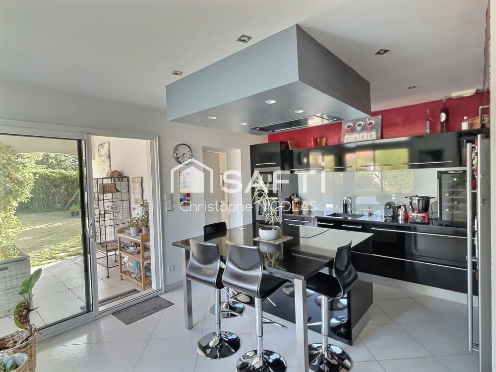 � vendre  Maison Saint-Jean-d'Illac (33127)