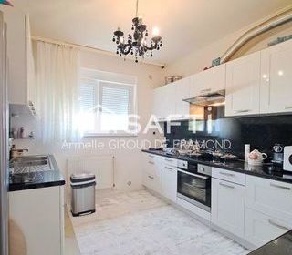  Immeuble � vendre 211 m�